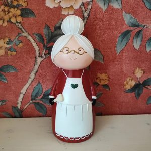 Charming 8" Santa and Mrs Claus Figurine