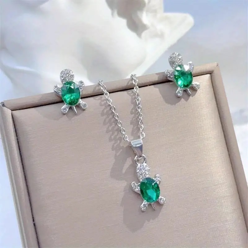 Turtle pendant necklace and stud earrings green